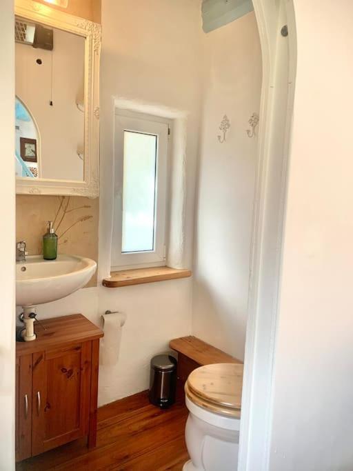 Apartamento Kleine Kunstremise Mit Holzofen Burg Freienfels Weinbach Exterior foto