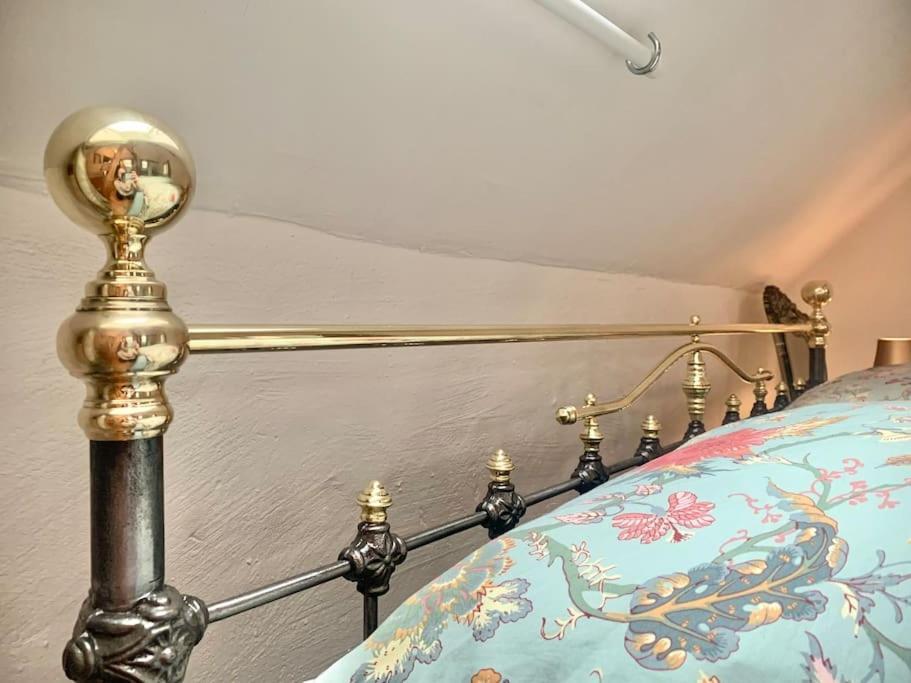 Apartamento Kleine Kunstremise Mit Holzofen Burg Freienfels Weinbach Exterior foto