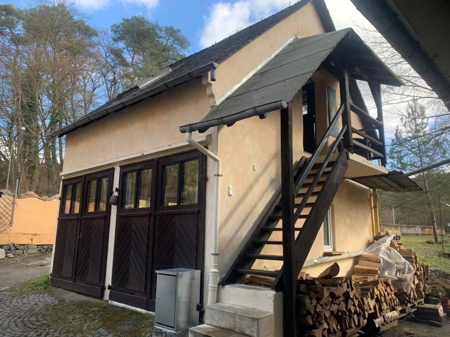 Apartamento Kleine Kunstremise Mit Holzofen Burg Freienfels Weinbach Exterior foto